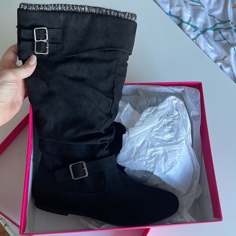 Got to go!! NWB Shoe Dazzle Booties, Aurinda, Black Size 8